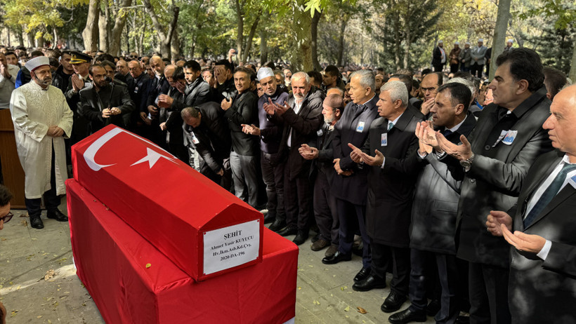 Türkiye Uçak Kazasında Şehit Düşen 20 Vatan Evladını Sonsuzluğa Uğurluyor - Resim : 4