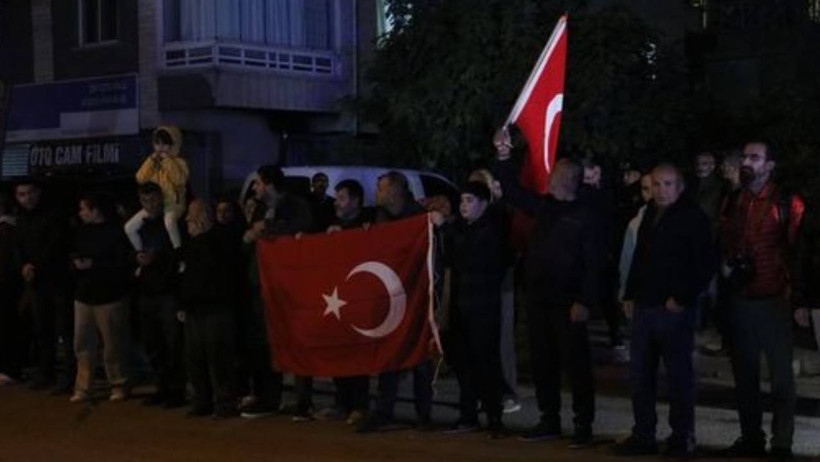 Şehitlerimizin Naaşları Adli Tıp’tan Ayrıldı! Türkiye Evlatlarını Son Yolculuklarına Uğurluyor - Resim : 4