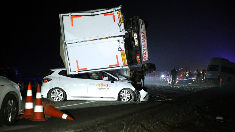 Diyarbakır’da Feci Kaza! Zincirleme Çarpışmada Can Pazarı - Resim : 1