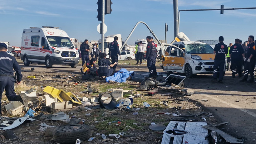 Kavşakta Katliam Gibi Kaza! İki Aracı Metrelerce Sürükledi, 4 Kişi Öldü - Resim : 4