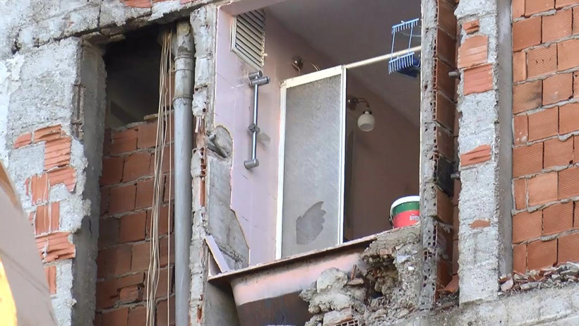 Bahçelievler’de Yıkım Sonrası Şok: Gerçek 38 Yıl Sonra Ortaya Çıktı! Yatak Odaları Sokağa Açıldı - Resim : 2