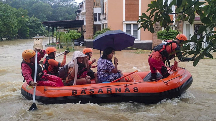 Endonezya’daki Felakette Can Kaybı 303'e Çıktı! - Resim : 1