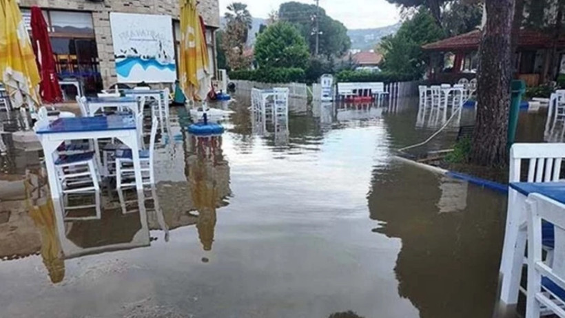 Ege ile Marmara'yı Sağanak Vurdu! Çay Taştı, Evleri Su Bastı - Resim : 1
