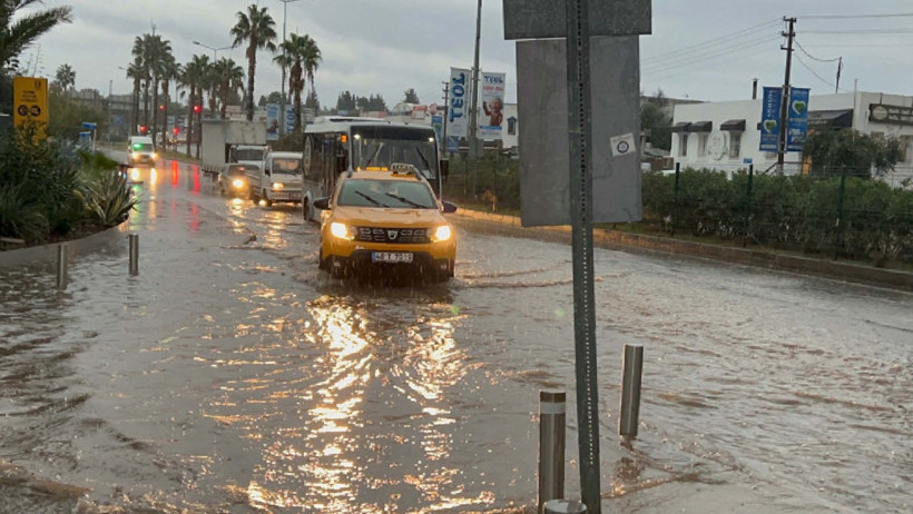 Bodrum’da Sağanak Felaketi! Sokaklar Göle Döndü, Evleri Su Bastı - Resim : 1