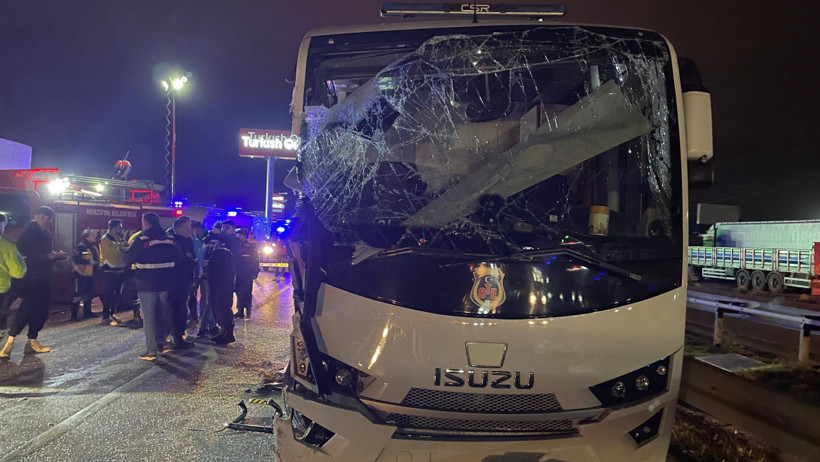 Cezaevi Nakil Aracı Kaza Yaptı! 23 Yaralı... - Resim : 1