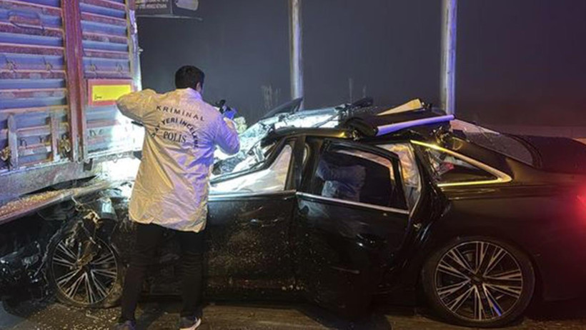 Yoğun Siste Can Pazarı: Otomobil TIR’a Çarptı, 4 Ölü - Resim : 1