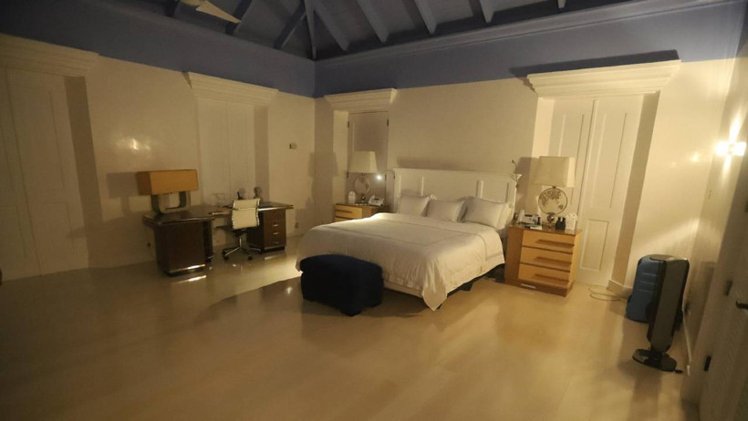 Epstein'in ‘İstismar’ Adası İlk Kez Görüntülendi! Sır Gibi Saklanıyordu - Resim : 8