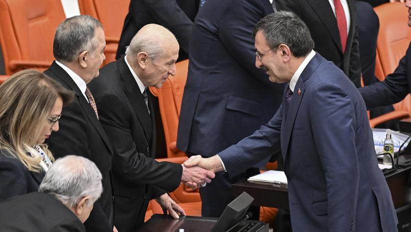 Meclis’te Kritik Pazar: Bahçeli İle Muhalefet Liderleri Arasında Dikkat Çeken Temas - Resim : 1