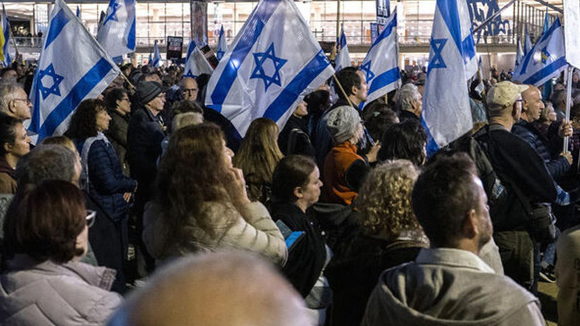 Tel Aviv’de Netanyahu’ya Tepki, Halk Sokağa Döküldü: ‘Bu Hükümet İsrail Tarihinin En Kötüsü’ - Resim : 2