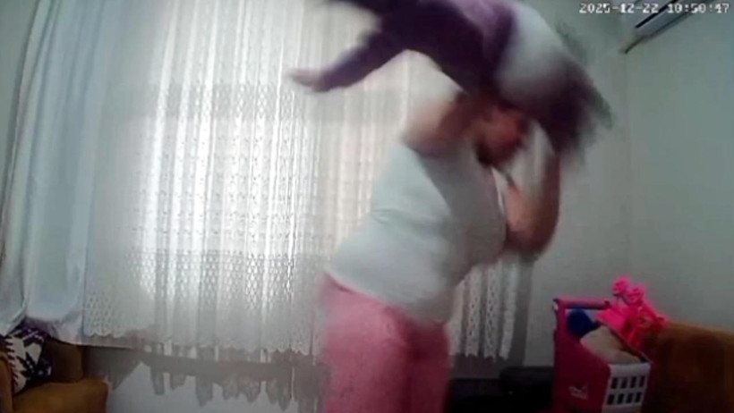 Baba Eve Gizli Kamera Koydu, Gerçek Ortaya Çıktı! 1 Yaşındaki Bebeğe Anne Şiddeti Kamerada - Resim : 2