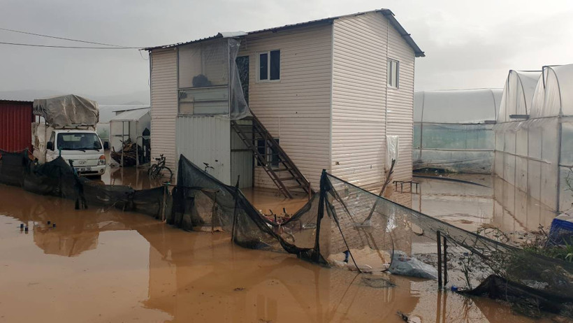 Antalya'yı Sağanak Vurdu: Yollar Kapandı, Ev ve İş yerlerini Su Bastı - Resim : 5