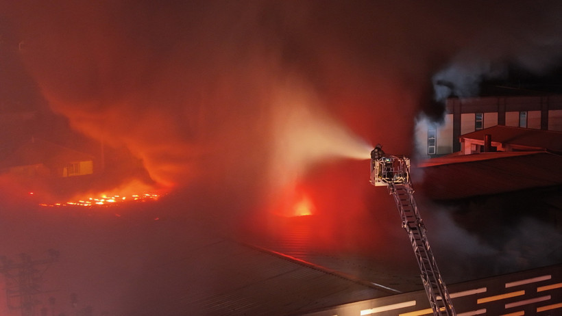 Alevlerden Hortum Oluştu! Düzce'de Büyük Fabrika Yangını - Resim : 3