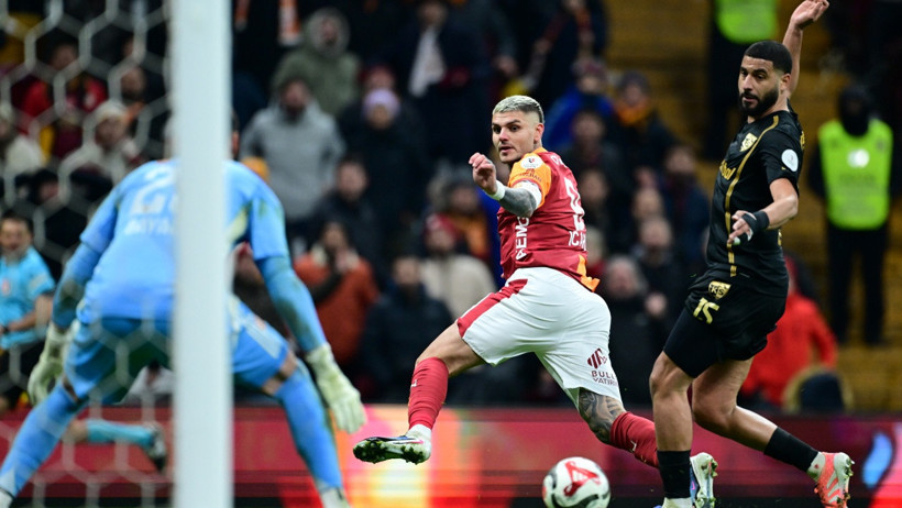 Galatasaray Evinde Coştu... 4 Gollü Zafer - Resim : 1