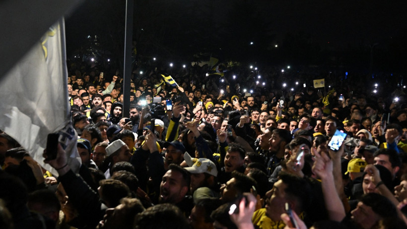 Ve Kante İstanbul'da... Binlerce Fenerbahçeli, Yeni Yıldızını Karşıladı - Resim : 2