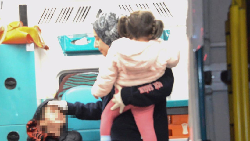 Erzurum’da 3 Aracın Karıştığı Kazada 9 Yaralı! İtfaiyecinin Davranışı Yürekleri Isıttı - Resim : 2