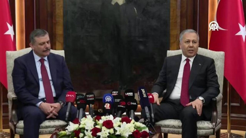 İ&ccedil;işleri Bakanlığı'nda Devir Teslim: Bakan Mustafa &Ccedil;ift&ccedil;i G&ouml;revi Ali Yerlikaya'dan Devraldı - Resim : 1