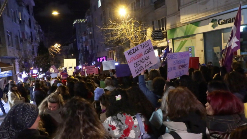Taksim&rsquo;deki 8 Mart Eyleminde Ufuk Bayraktar ile Kadınlar Arasında Gerginlik, Polis M&uuml;dahale Etti - Resim : 1