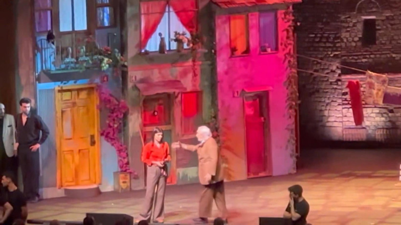 Gırgıriye Müzikali'nde Gergin Anlar: İzleyici Tepkisi Müjdat Gezen'i Hastanelik Etti - Resim : 2