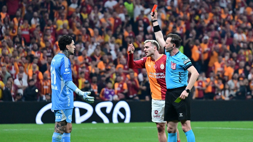 Dev Derbide 3 Puan Galatasaray'ın: 10 Kişi Kalan Fenerbahçe Dağıldı - Resim : 2