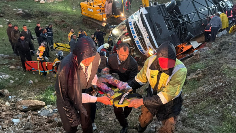 Malatya'da Yolcu Otobüsü Şarampole Devrildi: Ölü ve Yaralılar Var - Resim : 2