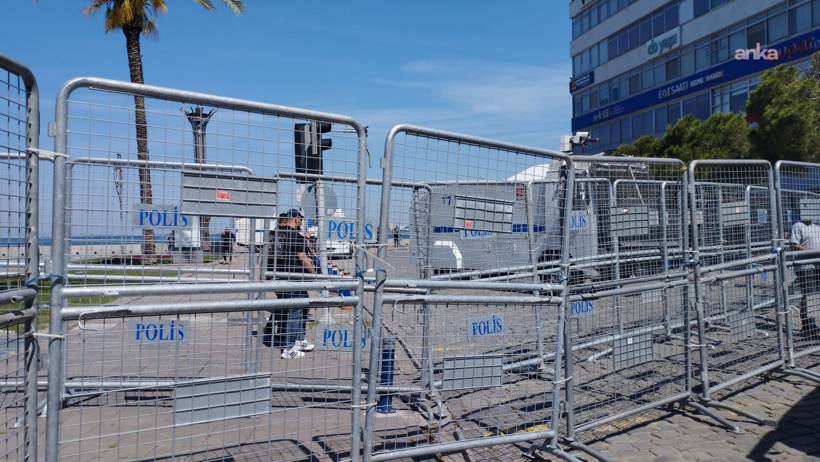 İzmir'de Biber Gazlı, TOMA'lı Müdahale: Özgür Özel Gündoğdu Meydanı'na Yürüyor - Resim : 1