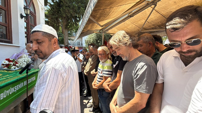 Kızılcık Şerbeti'nin Işıl'ı Ece İrtem'e Acı Veda: Gözyaşlarıyla Son Yolculuğuna Uğurlandı - Resim : 2