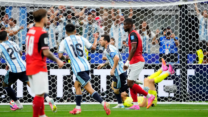 Messi Rekor Kırdı, Arjantin Turu Garantiledi - Resim : 1