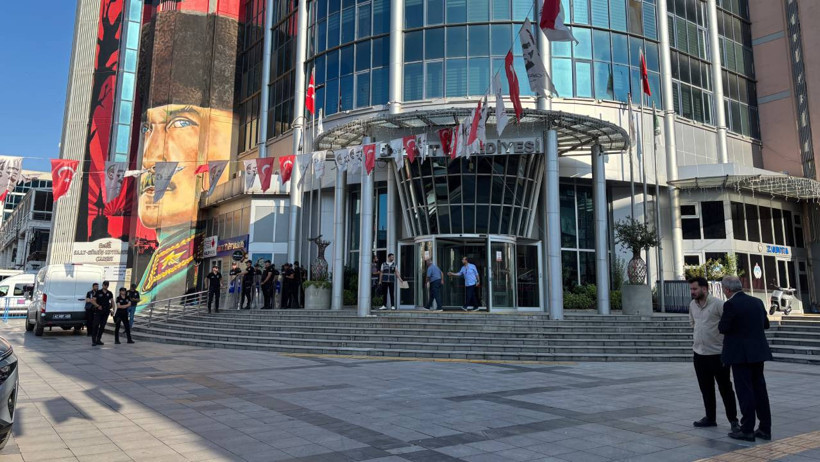 İzmit Belediyesi'ne Operasyon: Belediye Başkanı Fatma Kaplan Hürriyet Gözaltına Alındı - Resim : 1