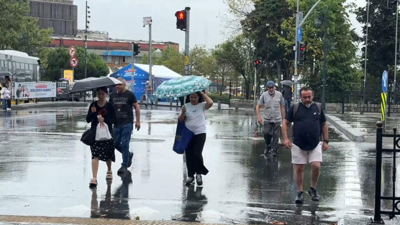 Sağanak Ankara ve İstanbul'u Vurdu: Yollar Çöktü, Su Baskınları Hayatı Felç Etti - Resim : 3