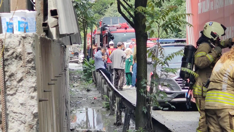 Eyüpsultan’da Kimyasal Madde Paniği: Özel Kıyafetli Ekipler Devreye Girdi, Fabrika Tahliye Edildi - Resim : 1
