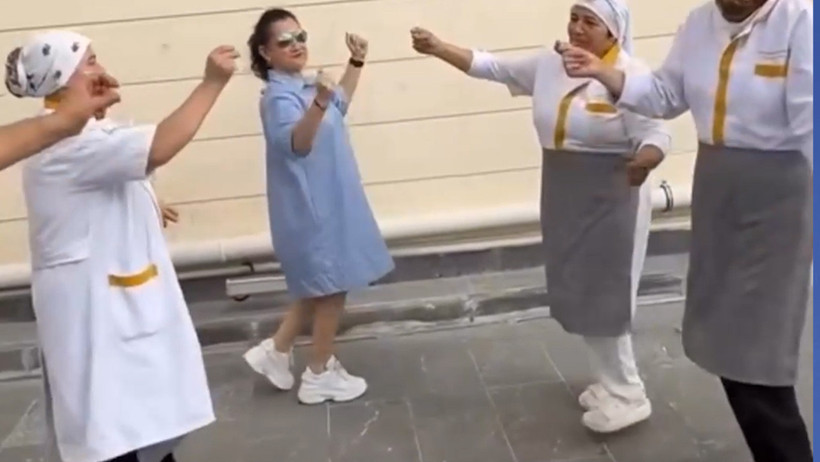 İbrahim Tatlıses'ten Hayranlarını Sevindiren Haber! Fizik Tedaviyi Tamamlayıp Taburcu Oldu - Resim : 1