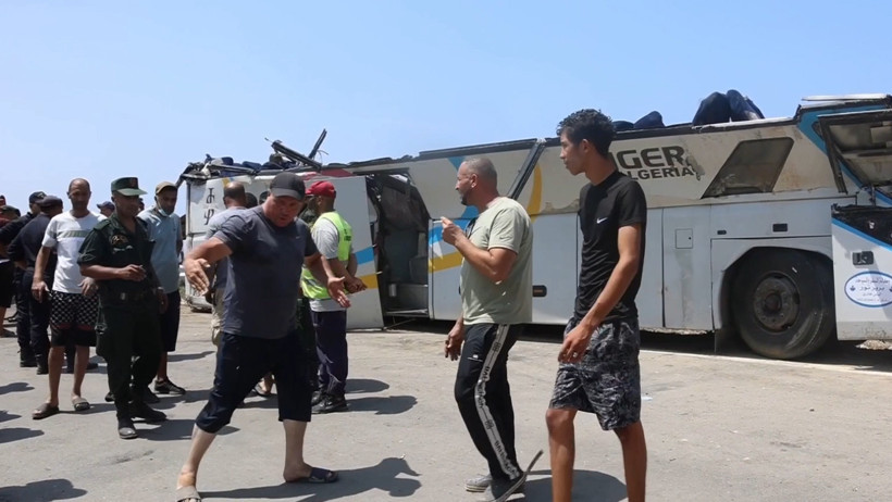 Cezayir'de Feci Kaza, Yolcu Otobüsü Şarampole Yuvarlandı - Resim : 1