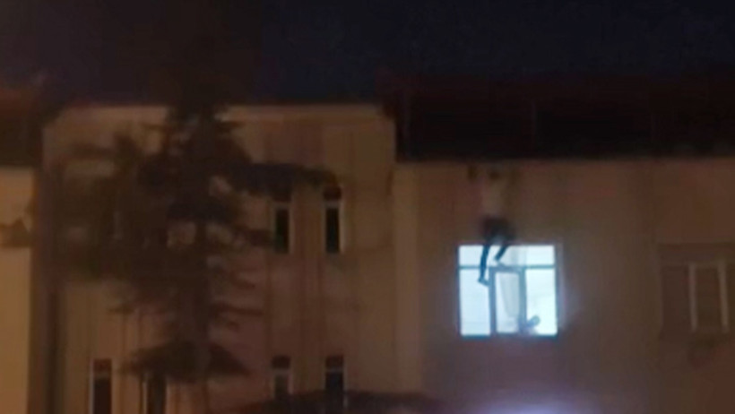 Boşanma Aşamasındaki Eşinin Evine Çatıdan Girmeye Çalıştı, 3. Kattan Böyle Düştü - Resim : 1