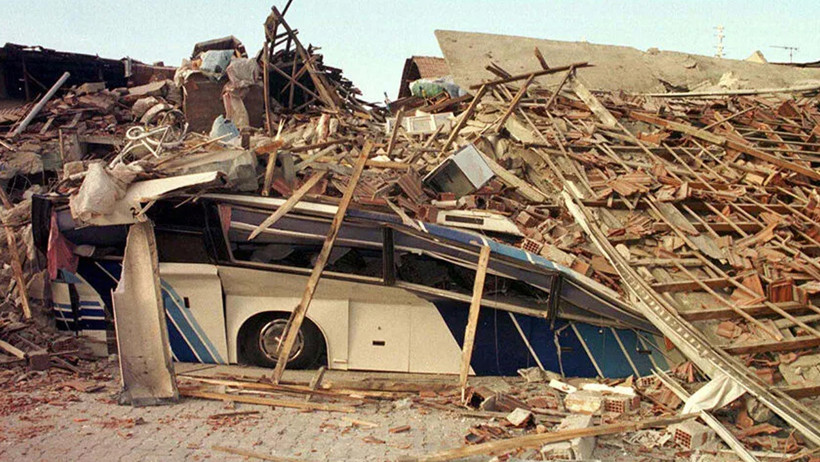 Türkiye’yi Sarsan 45 Saniye: 17 Ağustos Depremi’nin 27. Yılı - Resim : 3