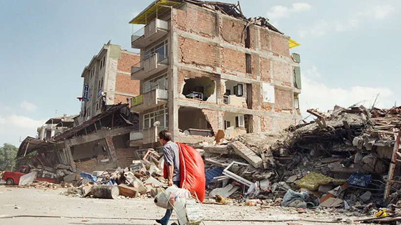 Türkiye’yi Sarsan 45 Saniye: 17 Ağustos Depremi’nin 27. Yılı - Resim : 1