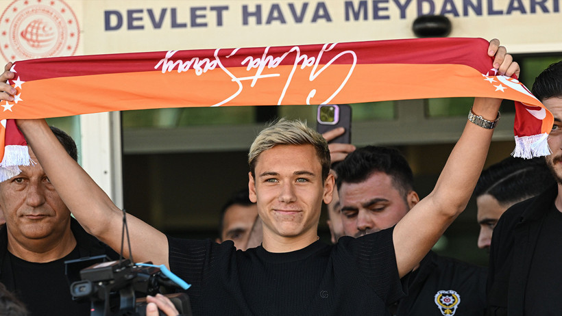 Galatasaray'ın Yeni Yıldızı Batrakov İstanbul'da! 15 Bavulla Geldi - Resim : 2