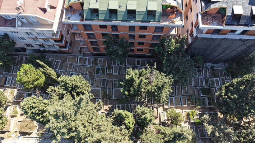 İstanbul'da Bu Da Oldu! Denize Değil Mezarlığa 'Sıfır' Bina Yaptılar - Resim : 2