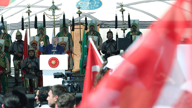 Malazgirt'te Tarihi Anlar! Cumhurbaşkanı Erdoğan'dan ‘Terörsüz Türkiye’ Vurgusu: ‘Atımızın Kuyruğunu Bağladık!’ - Resim : 1