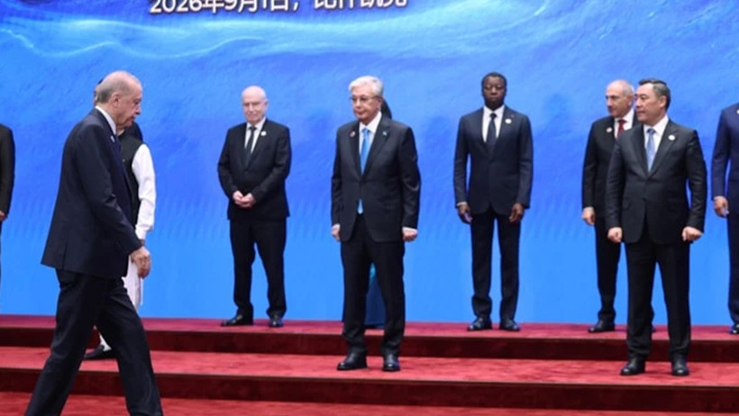 Cumhurbaşkanı Erdoğan, ŞİÖ Devlet Başkanları Zirvesinde Aile Fotoğrafında Yer Aldı - Resim : 1