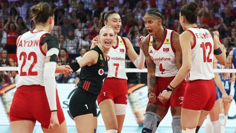 Filenin Sultanları'ndan Şampiyonluk Sonrası Duygusal Mesajlar: 'Türk Kadının Neler Başarabileceğini Gösterdik' - Resim : 2