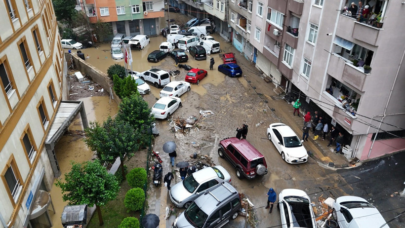 İstanbul’da Sel Bilançosu Ağırlaşıyor: 5 Kişi İçin Aramalar Sürüyor, 4 Can Kaybı Var - Resim : 2