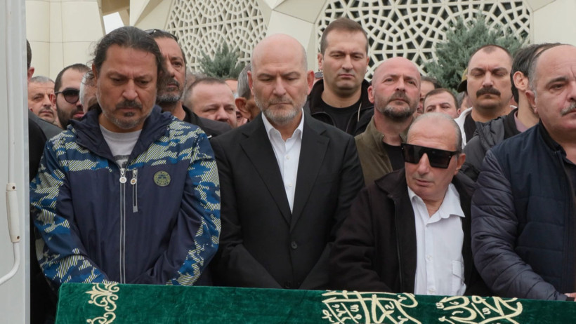 57 Yaşında Hayatını Kaybeden Nev'e Son Veda: Ünlü İsimler Yalnız Bırakmadı - Resim : 2