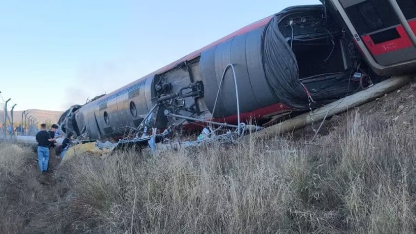 İspanya'da Tren Katliamı: Can Kaybı 68'e Yükseldi, Enkazda Köpeklerle Ceset Aranıyor - Resim : 2