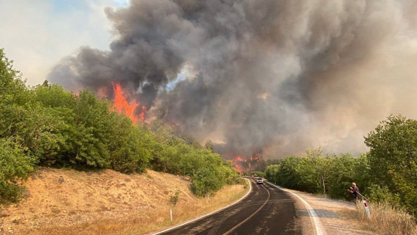 Kızıl Kabus 8 İli Sardı! Bakan Yumaklı Son Durumu Açıkladı! Sakarya'da Bir Yeni Yangın Daha - Resim : 1