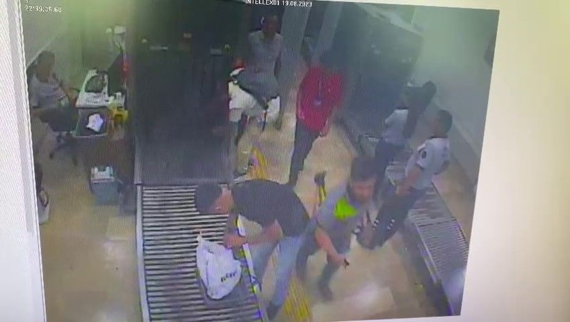 Sıfır Bir ve Kıyma dizisi oyuncusu Ulaş Ünal, havaalanında bir avukatın cüzdanını çaldı - Resim: 12