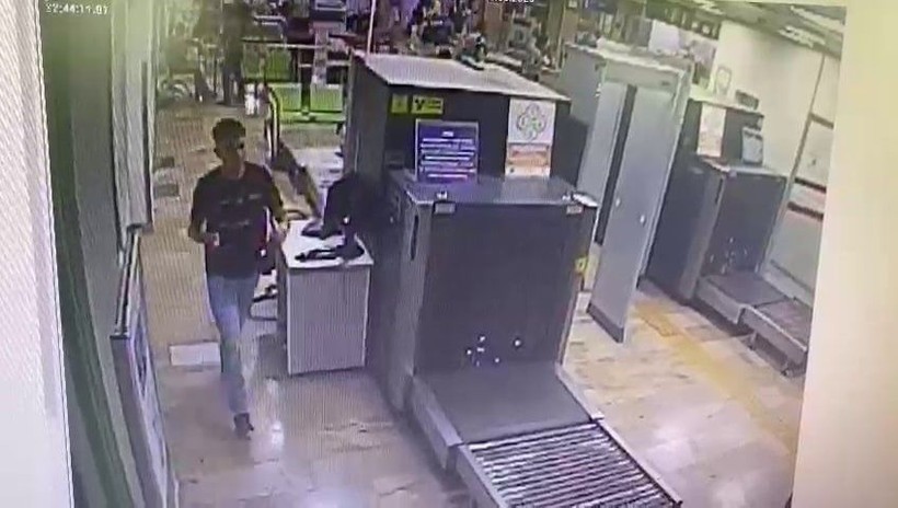 Sıfır Bir ve Kıyma dizisi oyuncusu Ulaş Ünal, havaalanında bir avukatın cüzdanını çaldı - Resim: 13