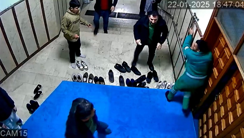 Dünya Şampiyonu Kick Boksçu Gardını Alıp Dehşet Saçtı: Cami Görevlisi Felç Geçirdi - Resim : 5
