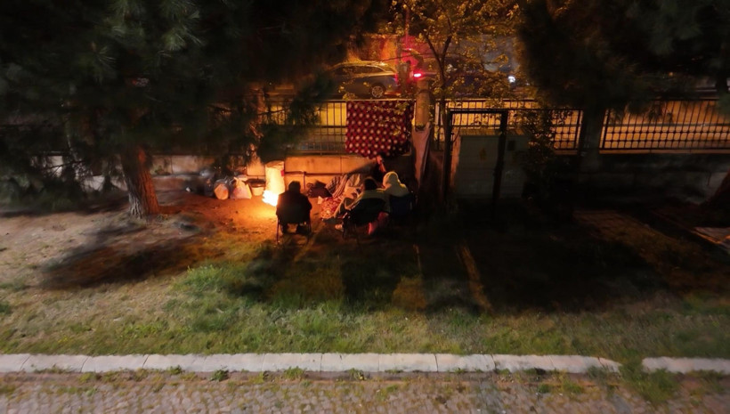 İstanbullu'ya Uyku Yok! Geceyi Sokakta Geçiriyorlar - Resim : 3