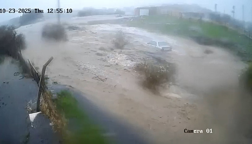 Foça'da Selde Kaybolan Bülent Kaptanoğlu'nun Son Anları Ortaya Çıktı! Aracı Saniyeler İçinde Suya Gömüldü - Resim : 3