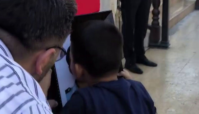 Halı Sahada Ölüm Getiren Kalp Krizi! Polisin Tabutu Başındaki Minik Oğlu Yürek Sızlattı - Resim : 4